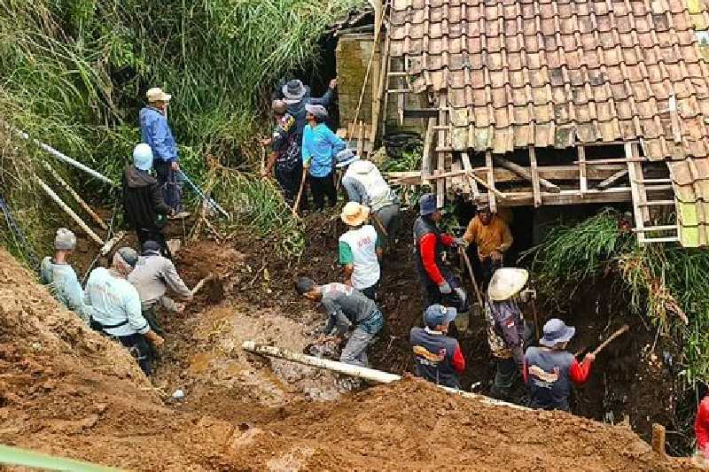 Pemuda 20 Tahun di Lembang Tewas Tertimbun Longsor Saat Tidur