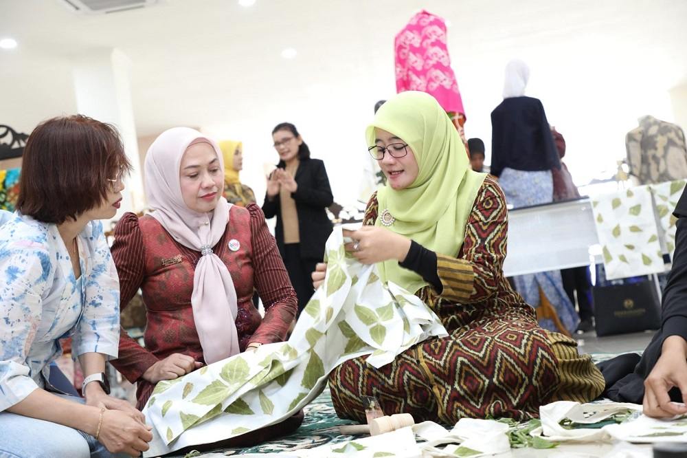 Ketua Dekranasda Jateng Kagumi Batik Tulis Karya Difabel