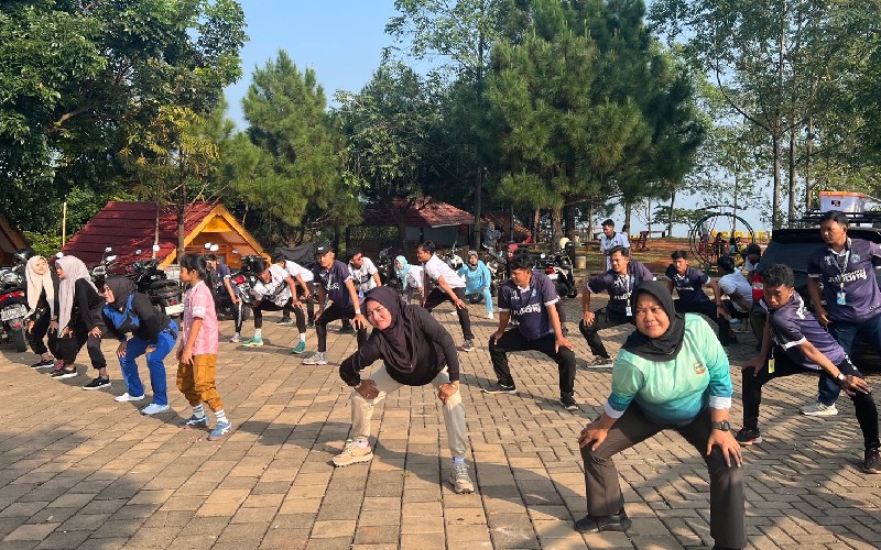 KKNM FKIP Universitas Subang Gelar Senam Sehat Bersama Warga Kampung Darangdan