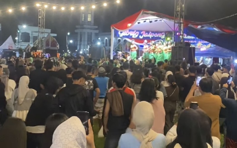 Selepas Hujan, Giler Kameumeut Sukses Hangatkan SubangFest Vol. 6 di Alun-alun Subang