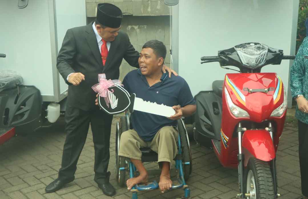 9 Pelaku UMKM Difabel Terima Motor Roda Tiga dan Bikin SIM Gratis