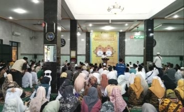 Ketua DPRD Kab. Sukabumi, Budi Azhar Mutawali Hadiri Muhibah Ramadhan di Desa Karangtengah