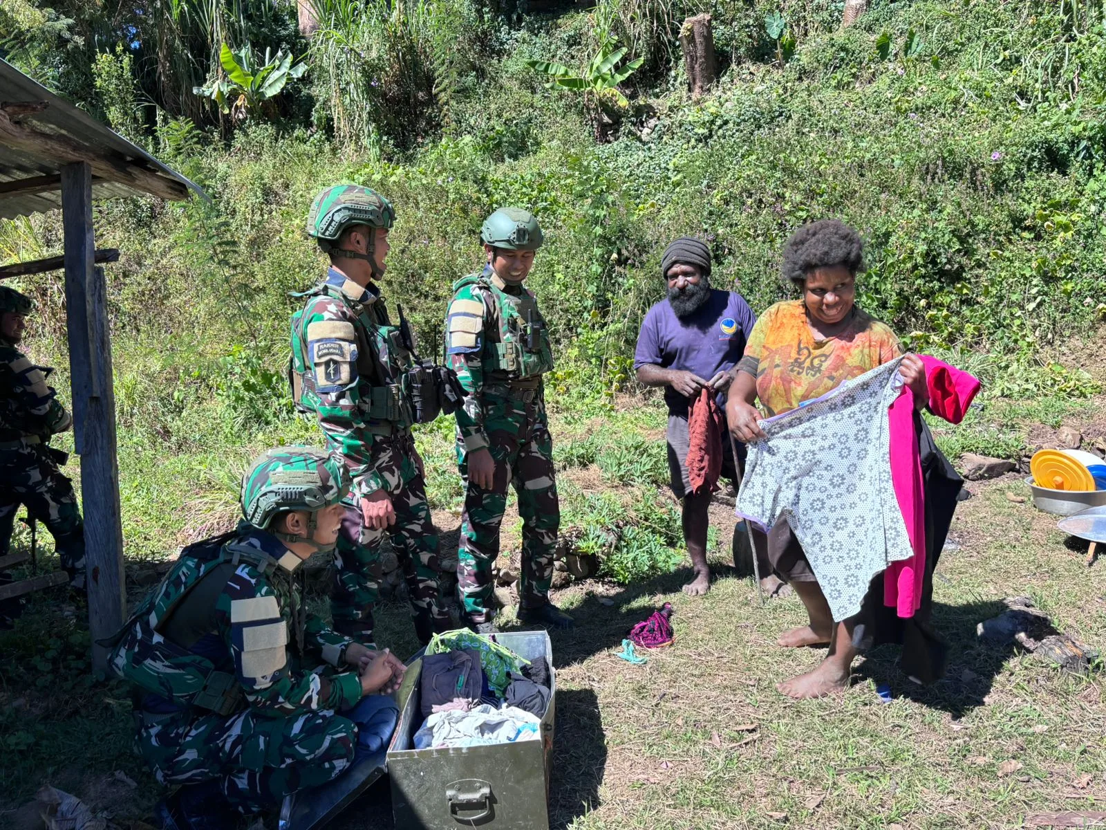 Pererat Tali Silaturahmi, Satgas Yonif 136/TS Anjangsana dan Bagikan Pakaian untuk Warga Distrik Ilu – capacitaciontotalcdmx
